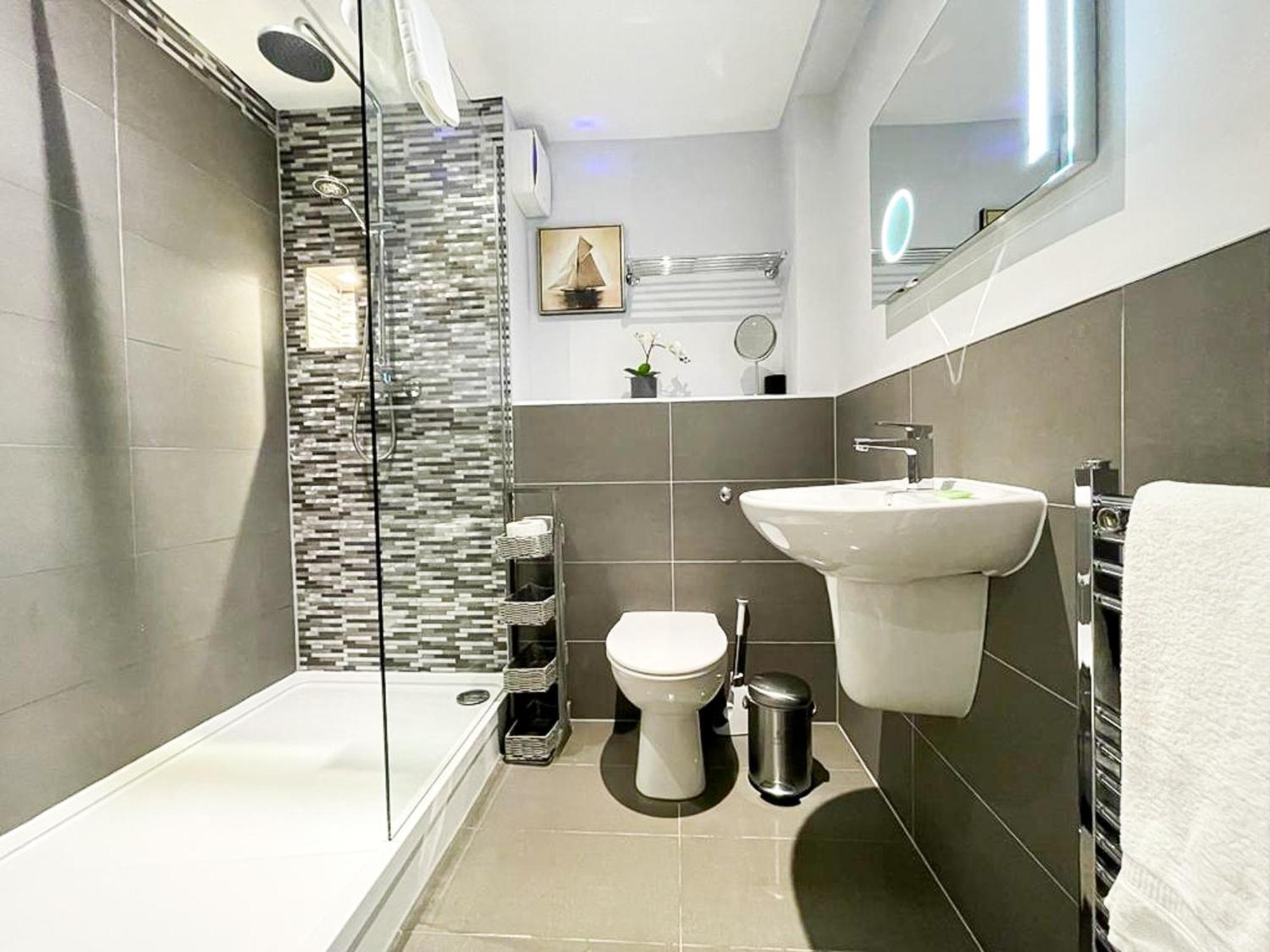 Modern 3 Bedroom Apartment, West End Édimbourg Extérieur photo